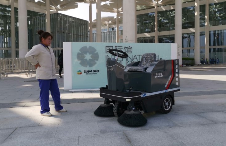小型電動掃地車走進2019北京世園會